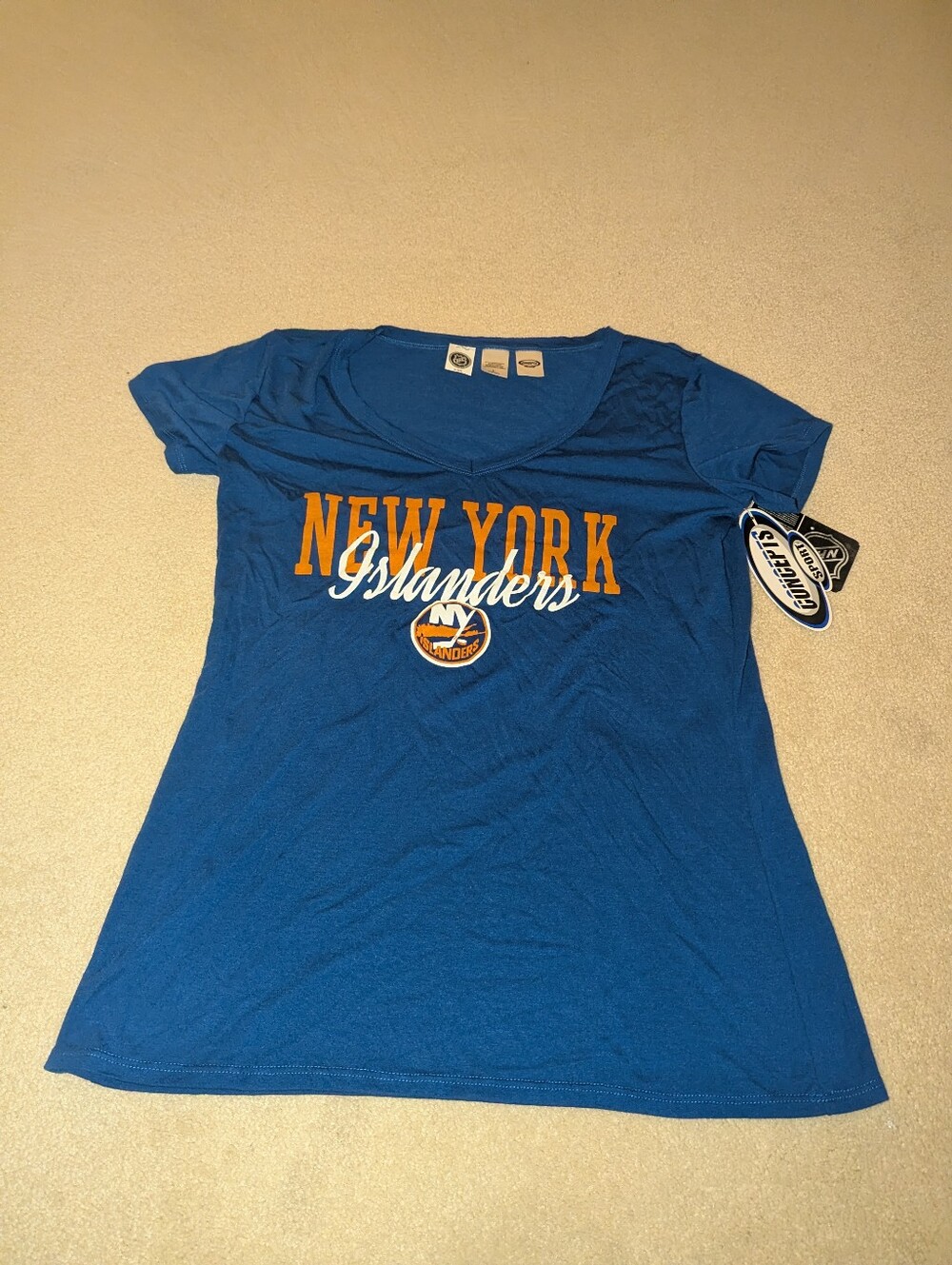 Nwt NHL New York Islanders V-neck t-shirt women's